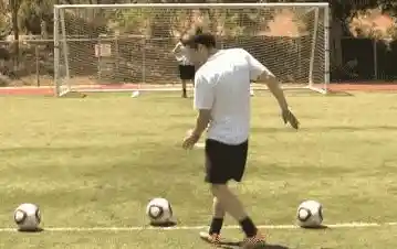 还在找简单上手的足球游戏？2018足球世界杯任意球模拟》满足你！