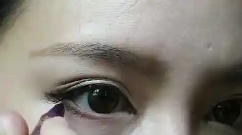 掌握这几种简单方法，轻松让你的眼睛自然变大更有神