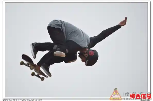 想挑战滑板跑酷的极限？奔跑吧小老弟》让你闯关停不下来！