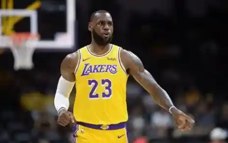 你准备好用独特口味吸引顾客了吗？可口的披萨美味的披萨国际服"等你来挑战！