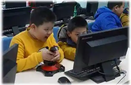 【雷电游戏下载】沉浸空战对决，感受云端极速飞行的无限激情