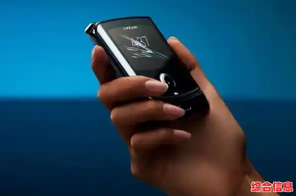折叠新风尚：摩托罗拉翻盖手机打造怀旧与创新的双重体验