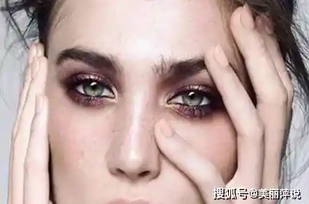 告别黑眼圈困扰：实用技巧助你重焕明亮双眸