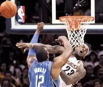 想体验独特像素冒险?弹跳躲闪人"的弹跳营救玩法你怎能错过! 想体验独特像素冒险?弹跳躲闪人"的弹跳营救玩法你怎能错过!