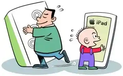 手机不慎掉入液体后应如何正确自救以降低维修成本