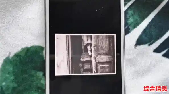 手机屏幕意外呈现黑白色怎样快速恢复彩色画面？