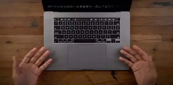 体验静音键盘的卓越设计,享受专注打字的宁静与高效 体验静音键盘的卓越设计,享受专注打字的宁静与高效