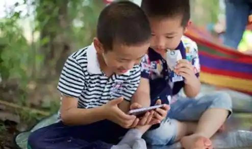 12岁孩子拥有手机:探讨数字时代下的利弊权衡 12岁孩子拥有手机:探讨数字时代下的利弊权衡