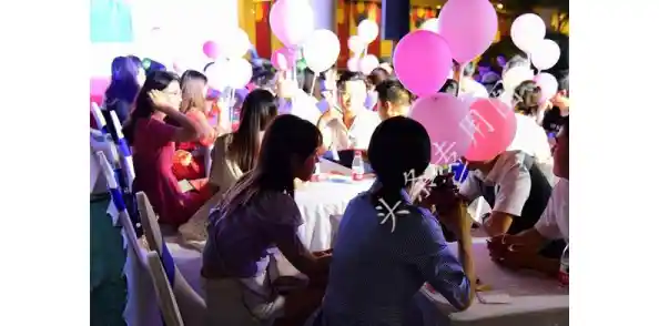 秘密邻居的画风和玩法如此精致，怎能错过？