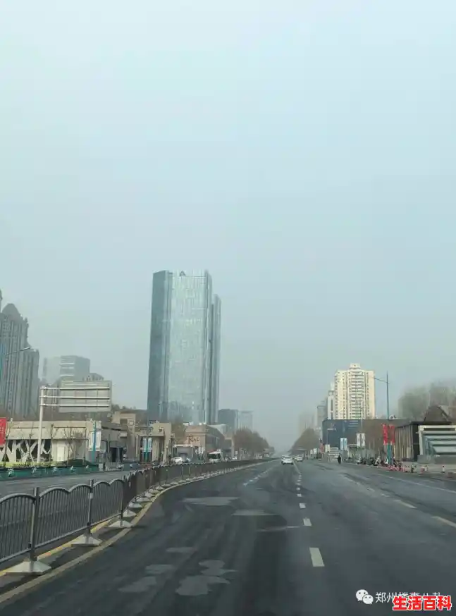 【航拍疫情下的郑州，道路冷清空旷，当地的疫情目前处于什么阶段？，郑州疫情啥时候能过去】